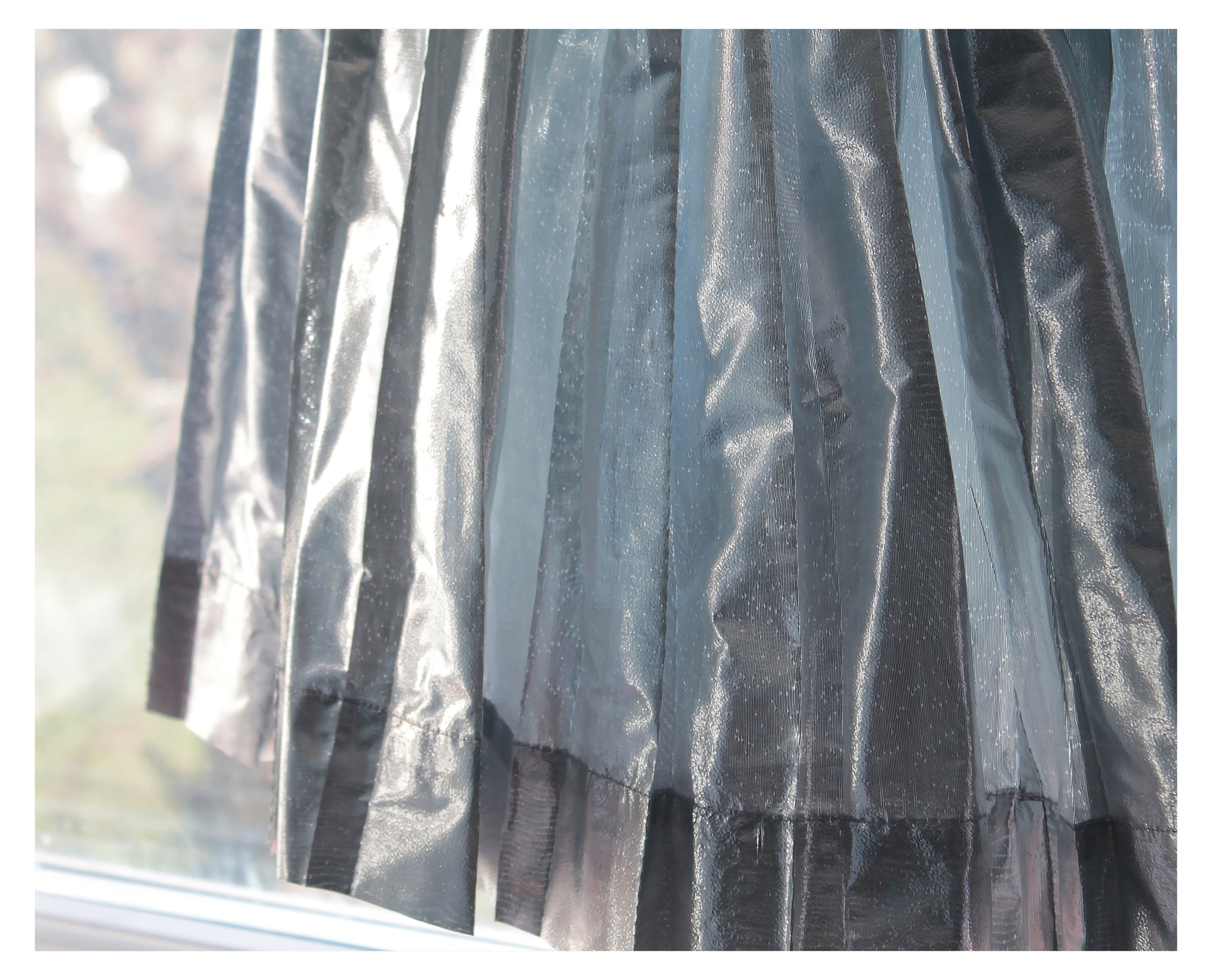 METALLIC SILVER LAME PLEATED SKIRT