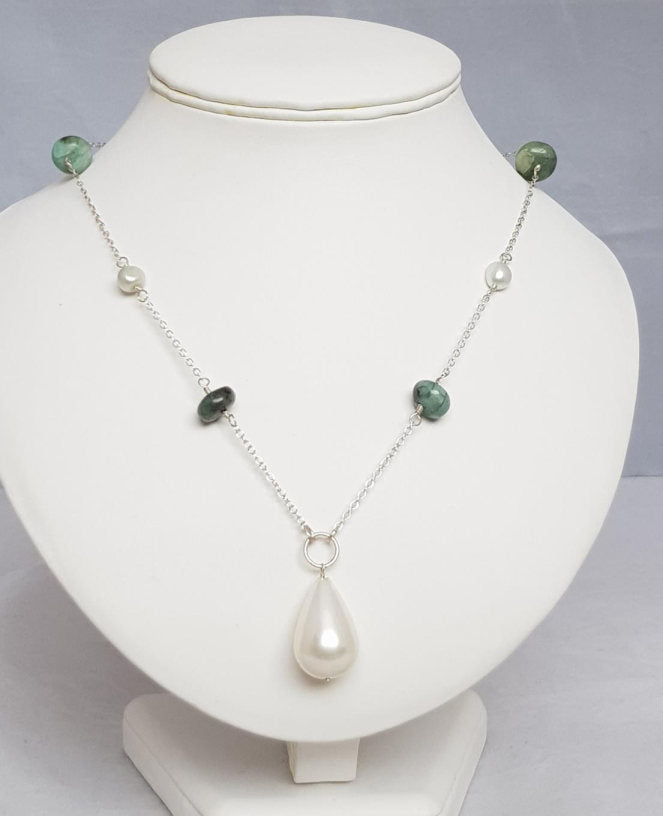 Mixtures of green necklace