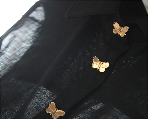Cotton shirt with long back and moth buttons